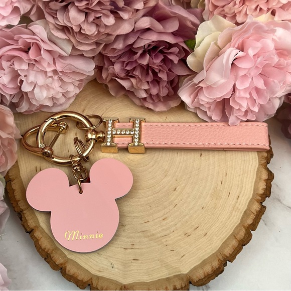 Gorgeous Pink Leather Minnie Mouse with Wrist Strap Key Fob Keychain - Picture 8 of 16
